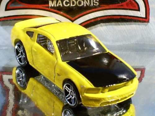 Ford Mustang GT 2005 - HW City Mustang 50th toy car collectible - Main Image 2
