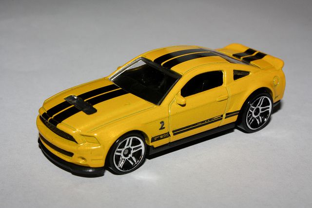 2010 Ford Shelby GT-500 - 2010 Hot Wheels Premiere toy car collectible - Main Image 2
