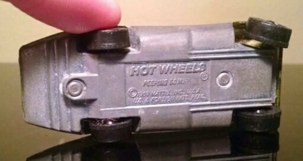 Peepin’ Bomb (nm) - Redlines toy car collectible - Main Image 2