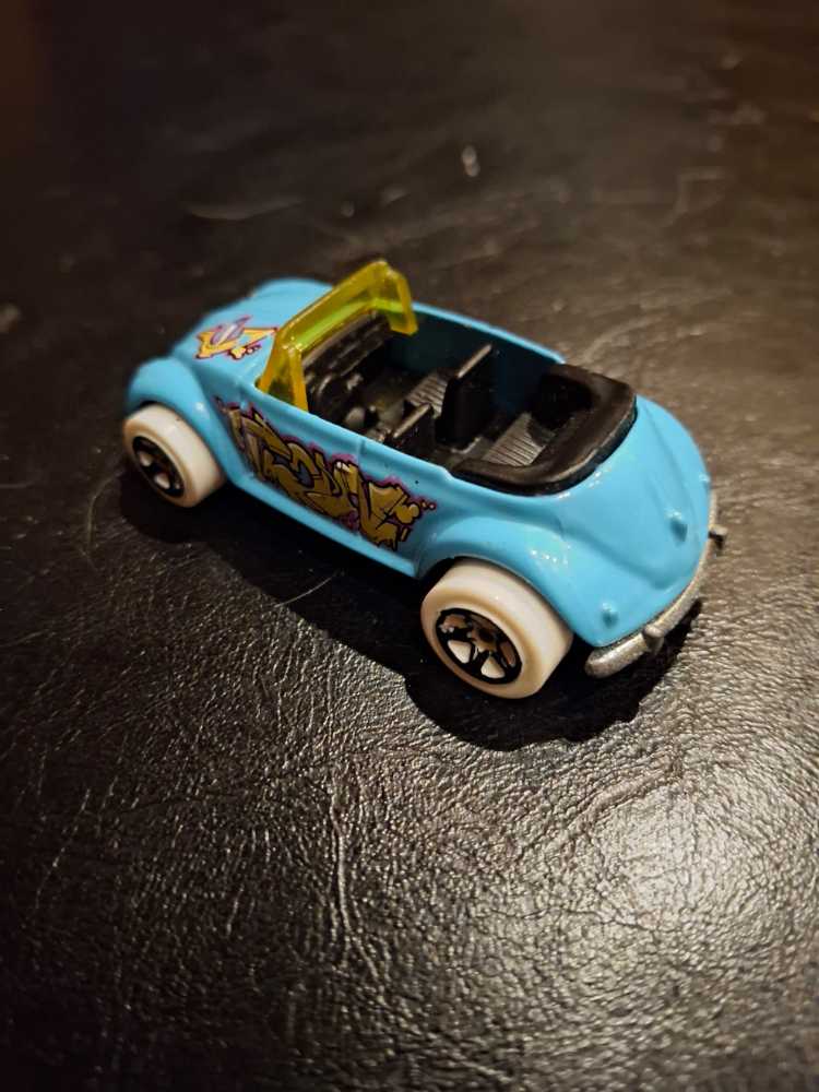 VOLKSWAGEN BEETLE  - HW City toy car collectible - Main Image 2