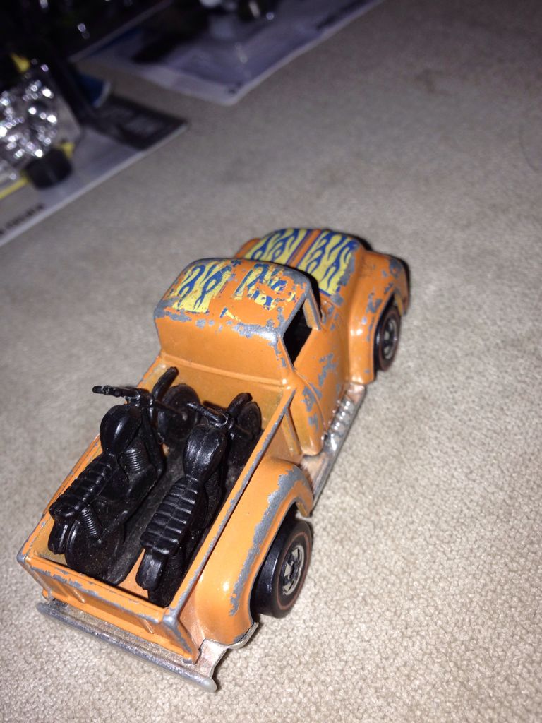 56 Hi - Tail Hauler - Flying Colors-BW toy car collectible - Main Image 2