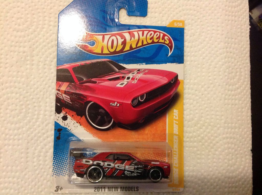 Dodge Challenger Drift Car - New Model 2011 toy car collectible - Main Image 1