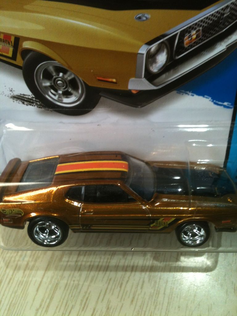 Treasure Hunt Super 1971 Mustang Mach1 - City toy car collectible - Main Image 2