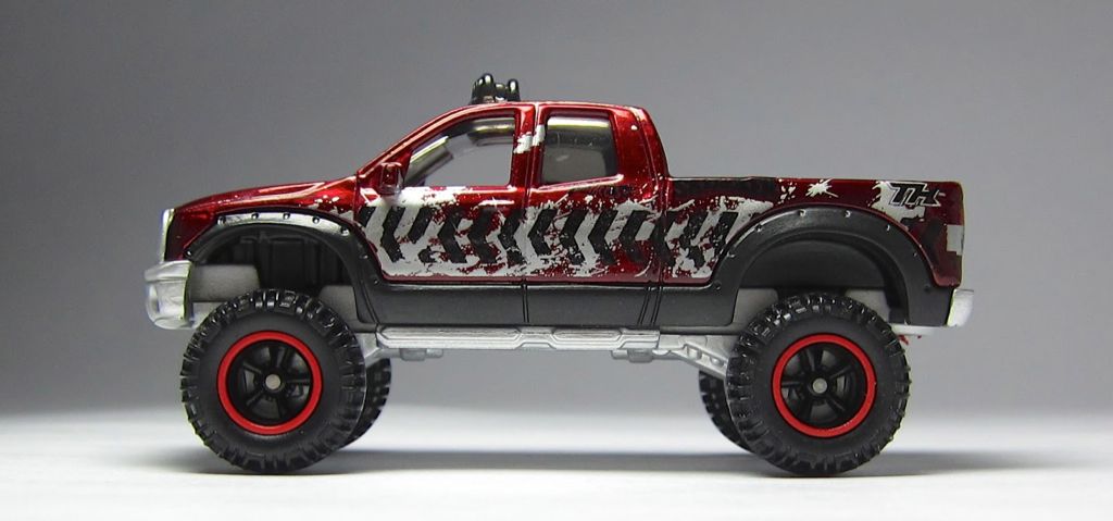 Toyota Tundra 2010 STH - Super Treasure Hunt toy car collectible - Main Image 2