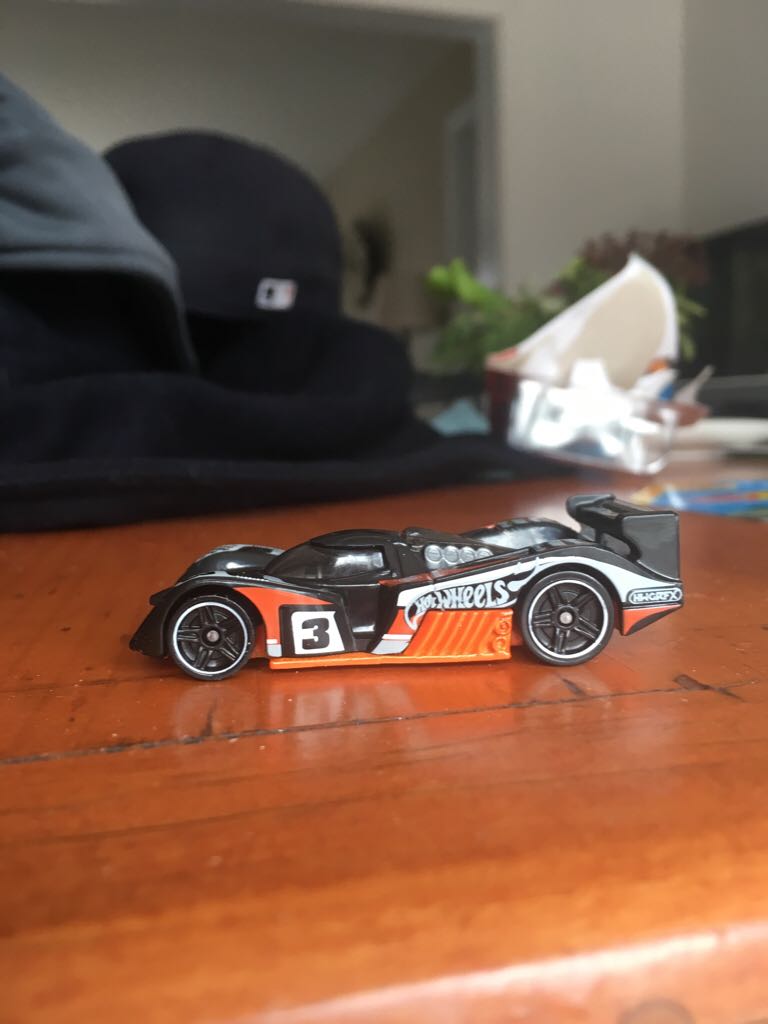 24 Hours - 2014 Hot Wheels HW Race Track Aces toy car collectible - Main Image 2