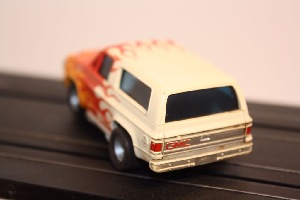 Ford Bronco - Magnatraction toy car collectible - Main Image 2