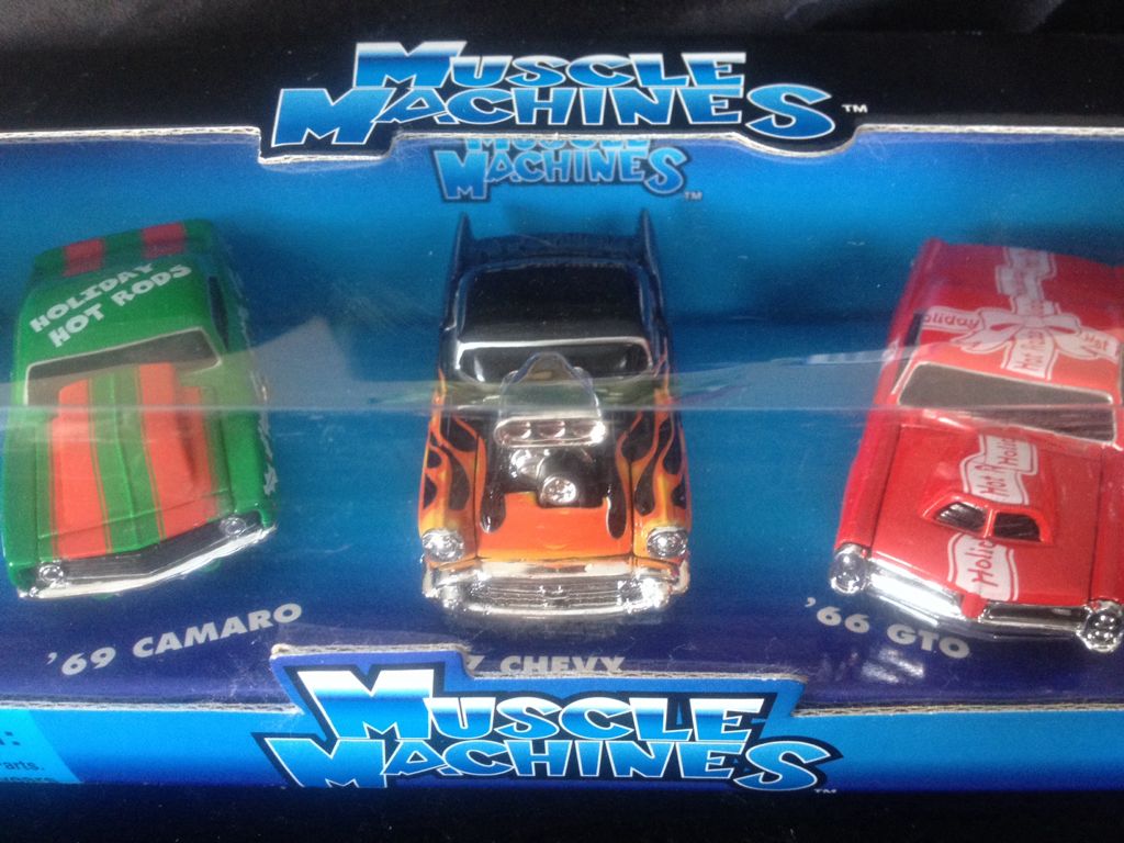 Muscle Machines Exclusive X’Mas Cars 2011 - 2001 X’Mas Cars toy car collectible - Main Image 2