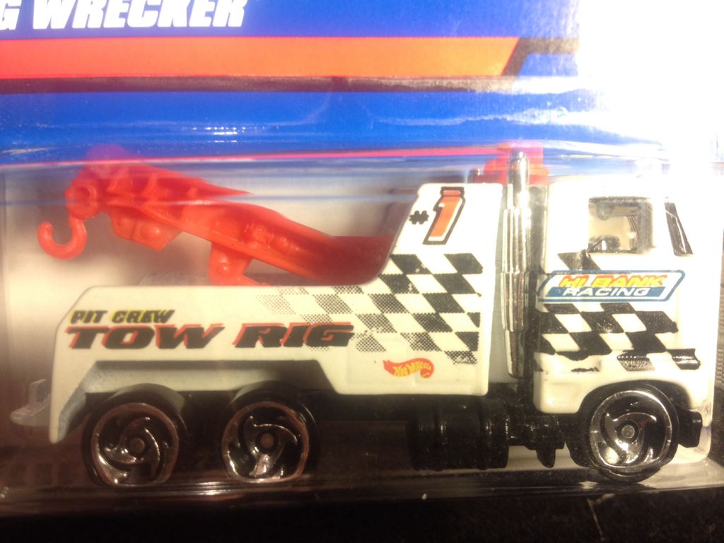 Rig Wrecker - Mainline toy car collectible - Main Image 2