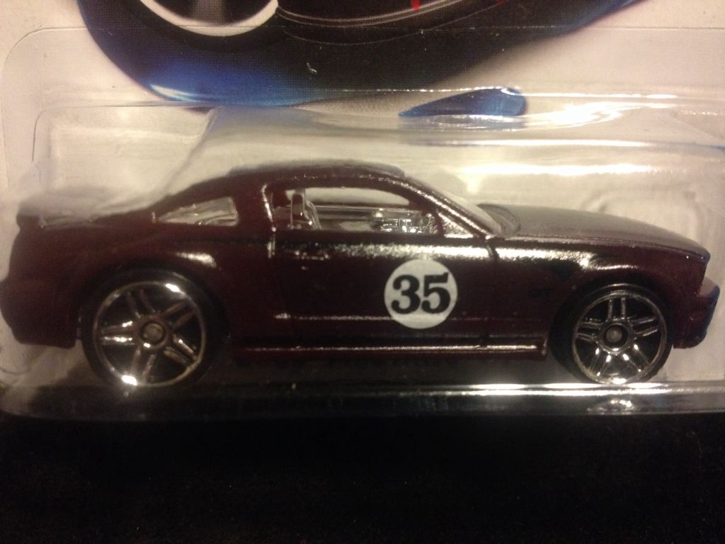 2005 Mustang GT - Color Shifter toy car collectible - Main Image 2