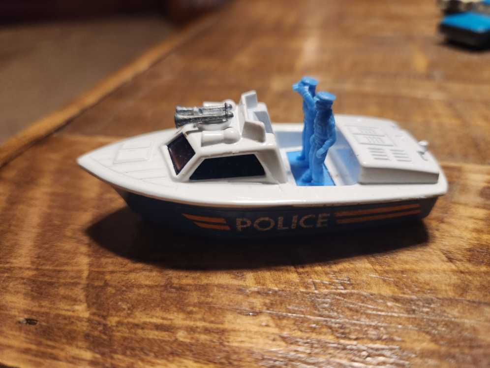 Police Launch - Matchbox Superfast toy car collectible - Main Image 3