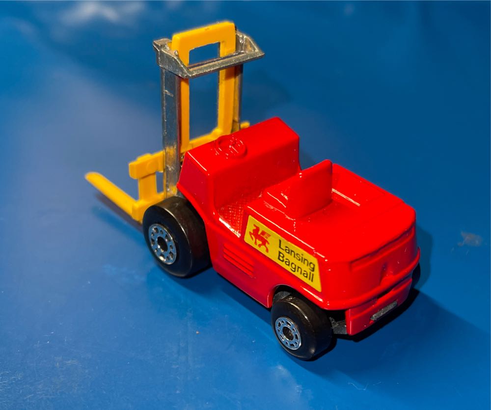 Matchbox Superfast 15 - Fork Lift - Matchbox Superfast toy car collectible - Main Image 3