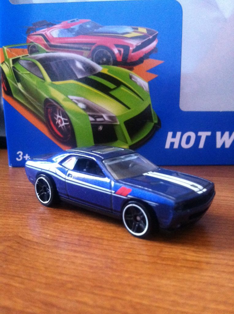 08 Dodge Challenger Srt8 - Hot Wheels Gift Pack 9-Pack toy car collectible - Main Image 1