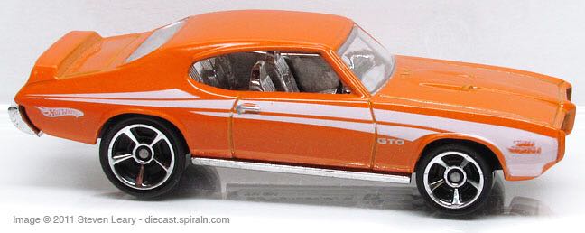 Pontiac GTO Judge ’69 - 2010 Muscle Mania toy car collectible - Main Image 2
