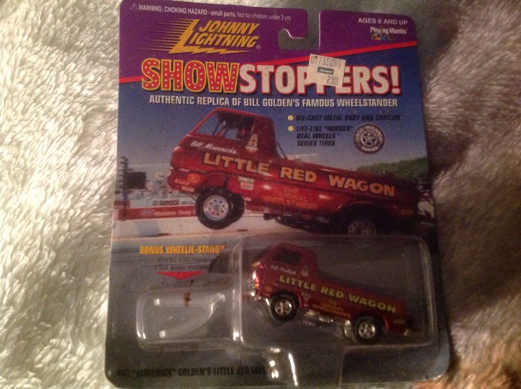 Johnny Lightning - Show Stoppers toy car collectible - Main Image 1
