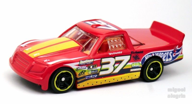 Circle Trucker - 2014 Mainline toy car collectible - Main Image 1