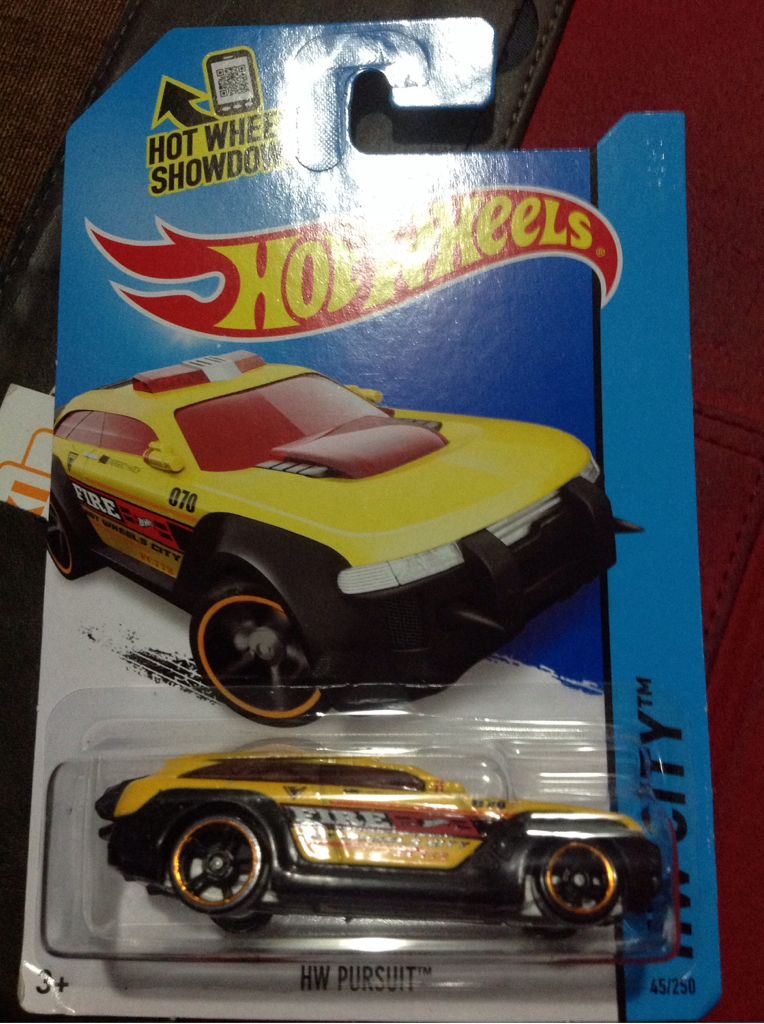 HW Pursuit - HW City toy car collectible - Main Image 2