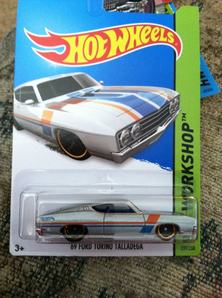 ’69 Ford Torino Talladega - 2014 - HW Workshop - Muscle Mania toy car collectible - Main Image 2