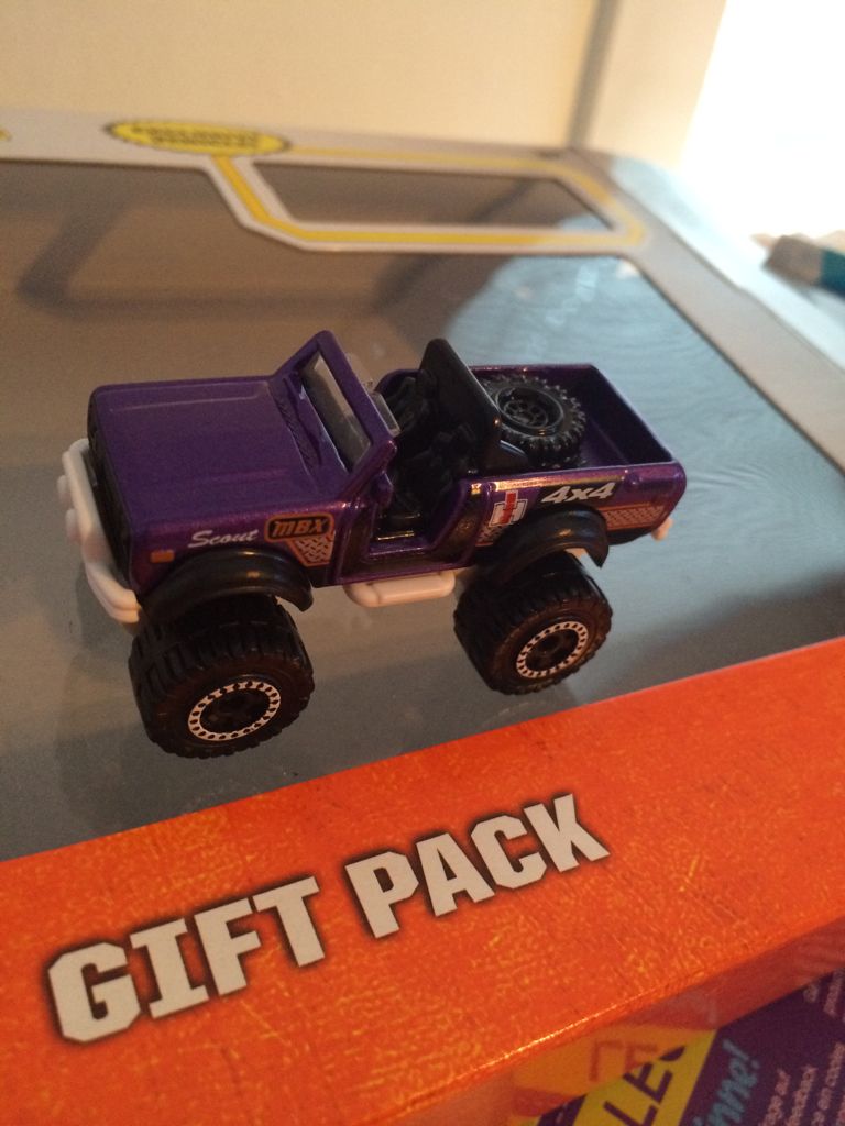 Matchbox International Scout 4x4 - MBX Explorers toy car collectible - Main Image 2