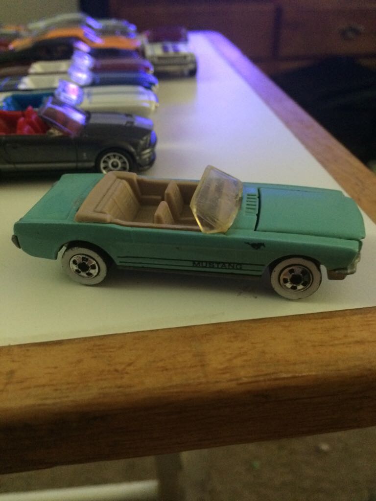 1965 Ford Mustang Convertible - New Paint Style toy car collectible - Main Image 2