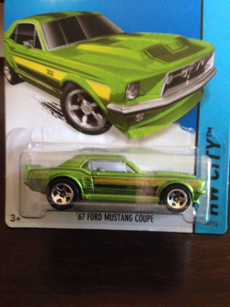 Ford Mustang Coupe 1967 - Hw City 2014 Mustang 50th toy car collectible - Main Image 2