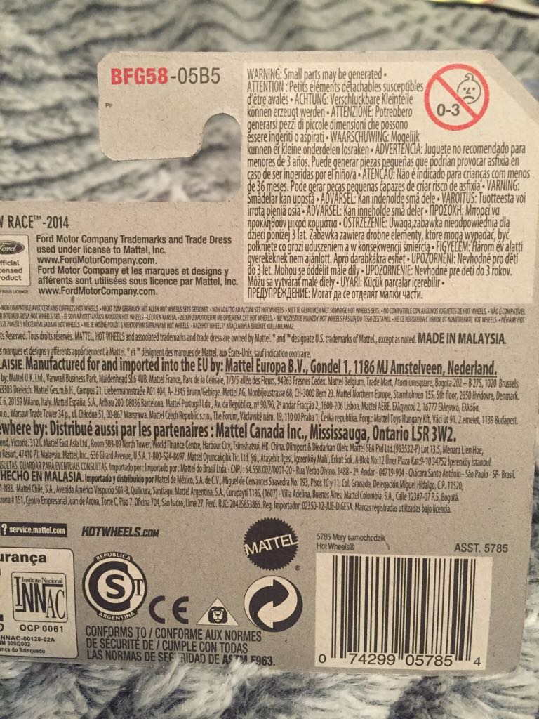 2013 Ford Mustang GT - HW Race: Track Aces toy car collectible - Main Image 2