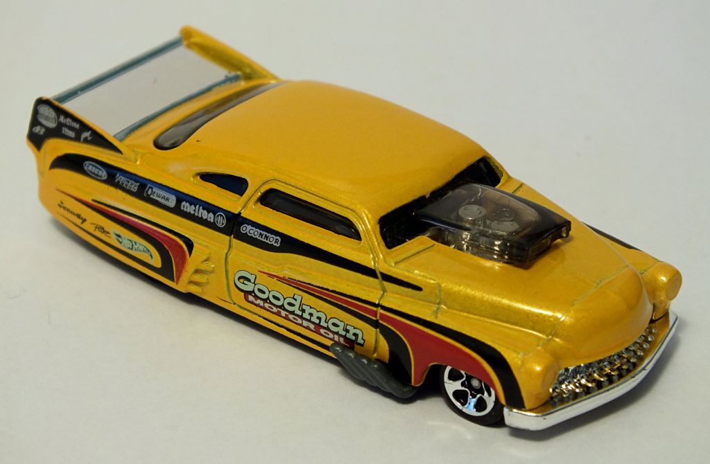 Hot Wheels HW Showroom - HW Garage toy car collectible - Main Image 2