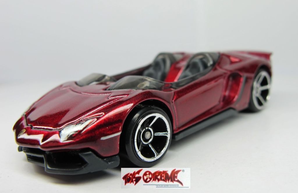 Hot Wheels HW Showroom - HW All Stars toy car collectible - Main Image 2
