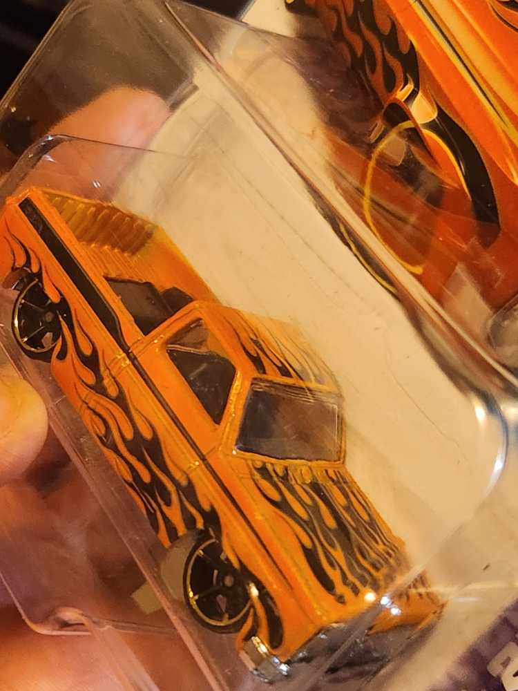 Chevy 1983 Silverado HW showroom  - HW Showroom toy car collectible - Main Image 3