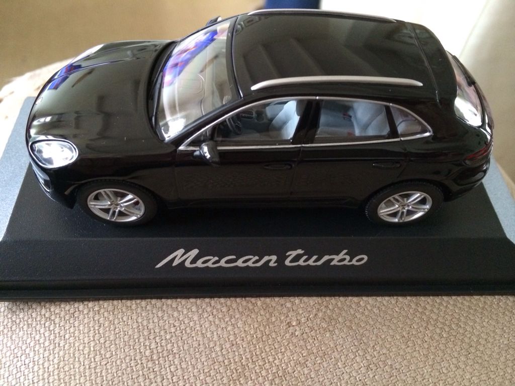 Porsche Macan  toy car collectible - Main Image 2
