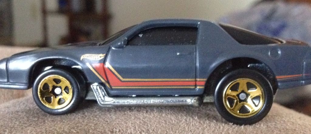 Camaro Z28 - 2013 Muscle Mania 5-Pk toy car collectible - Main Image 2