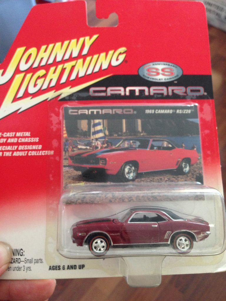 1969 Camaro RS/Z28 - 2002 - 35th Anniversary Camaros toy car collectible - Main Image 1