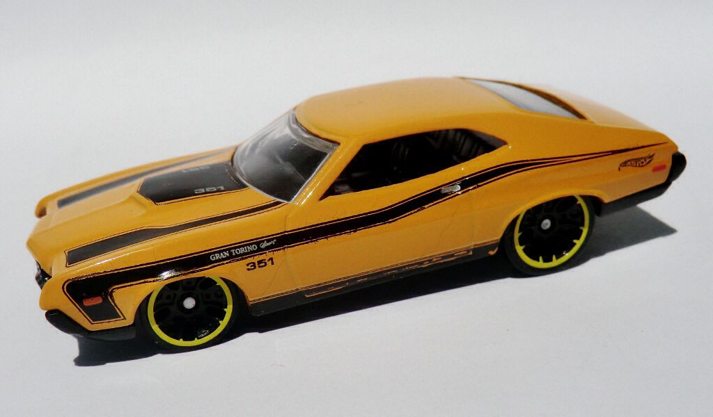’72 Ford Gran Torino Sport - 2015 Muscle Mania toy car collectible - Main Image 1