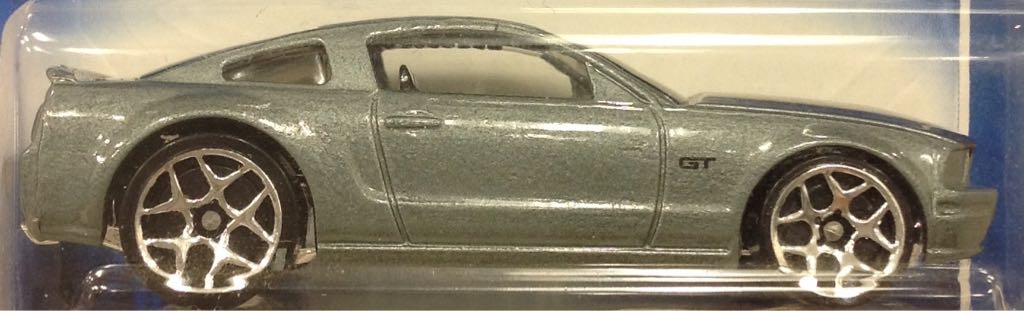 2005 Ford Mustang GT - HOT WHEELS STARS toy car collectible - Main Image 2