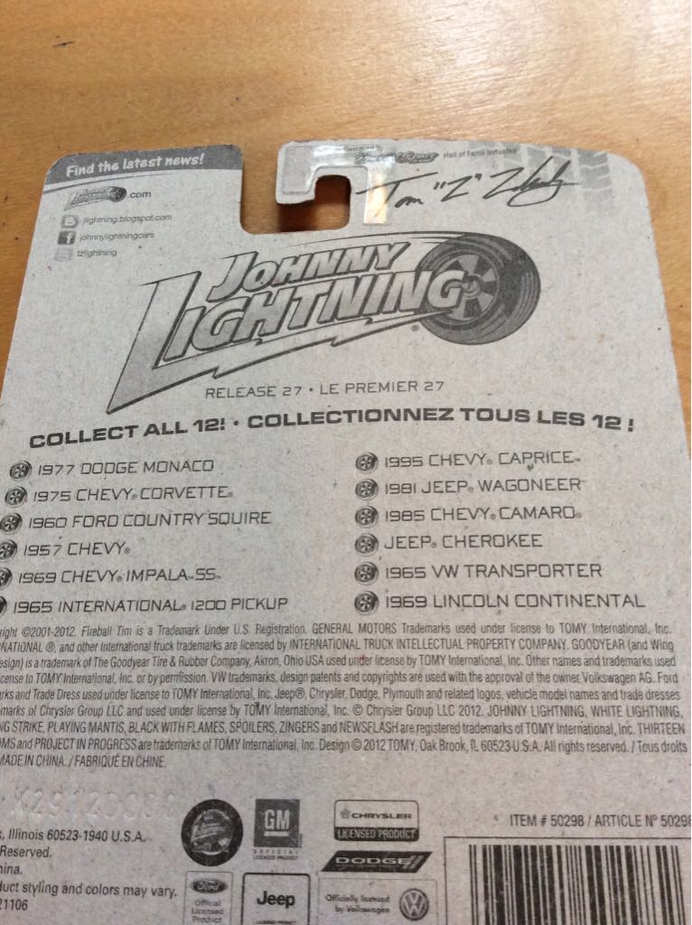 1975 Chevy Corvette - Johnny Lightning 40 Years Release 6 toy car collectible - Main Image 2