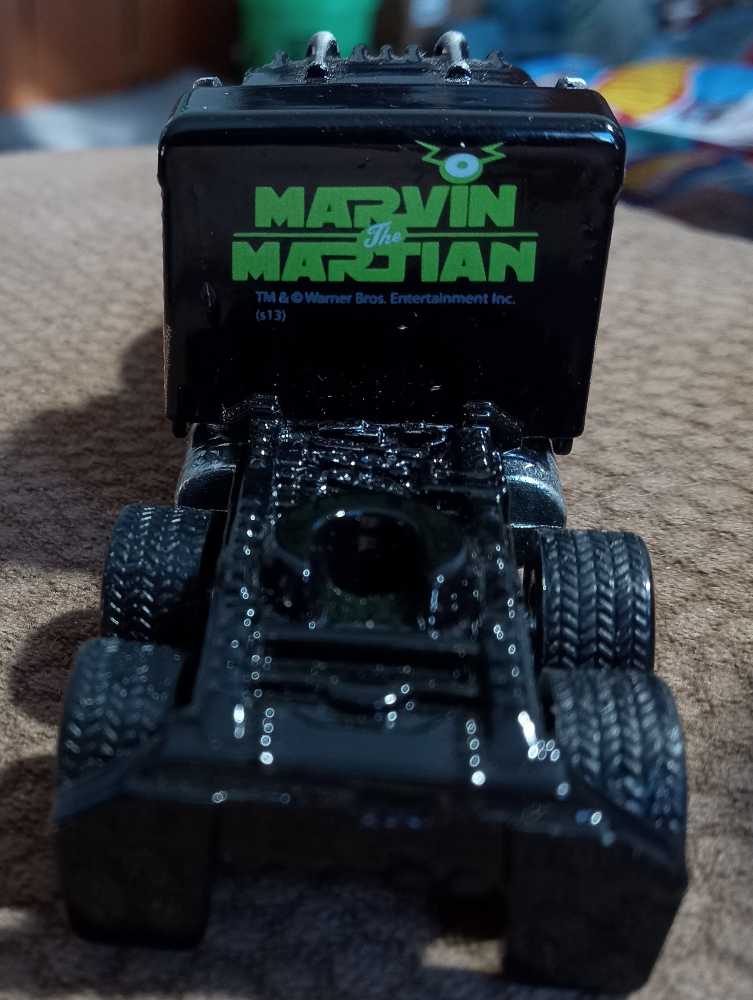 Kenworth W900 (Marvin the Martian)(Loose) - HW Pop Culture Looney Tunes toy car collectible - Main Image 3