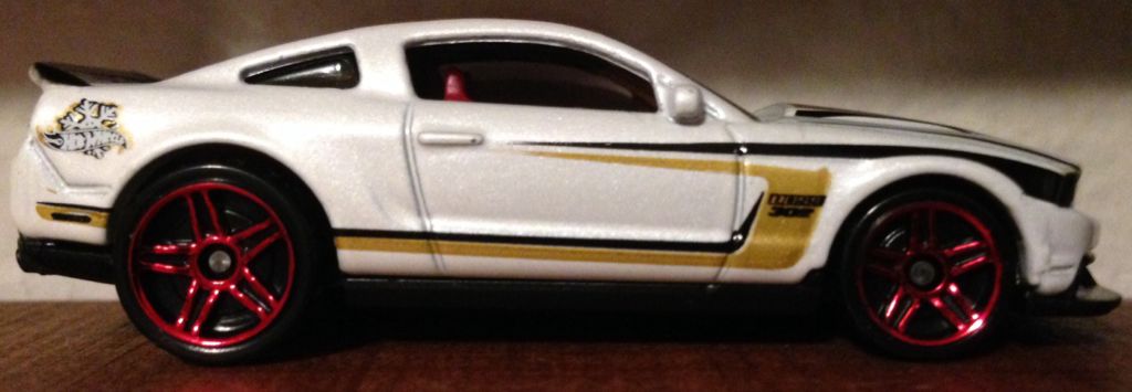 Hot Wheels Holiday 2013 - Holiday 2013 toy car collectible - Main Image 2