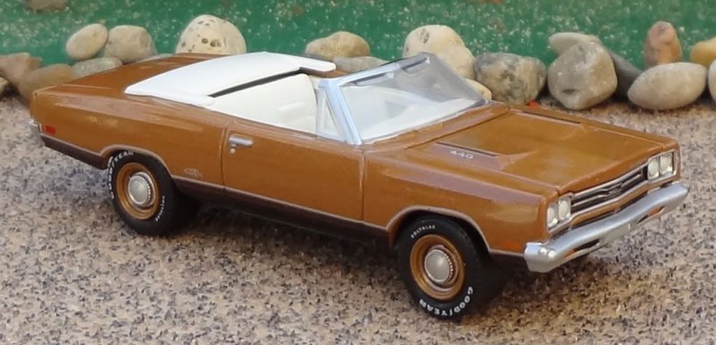 1970 Plymouth Road Runner Convertible - Auction Block toy car collectible - Main Image 2