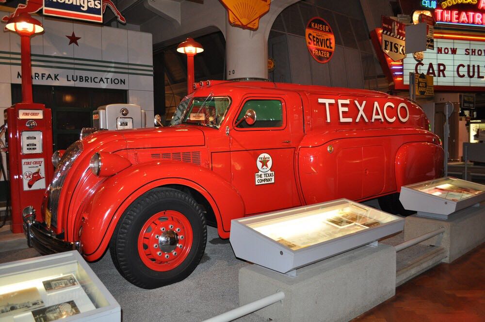 ‘39 Dodge Airflow Tanker - Dub City toy car collectible - Main Image 2