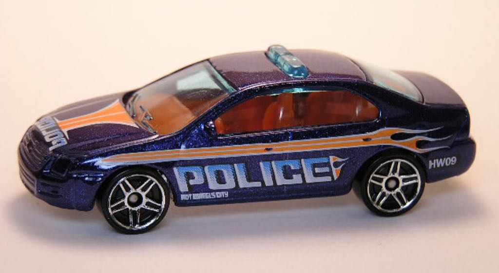 Ford Fusion - Police Car - HW City Works toy car collectible - Main Image 2