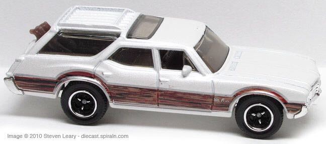 Oldsmobile Vista Cruiser - Heritage Classics toy car collectible - Main Image 2