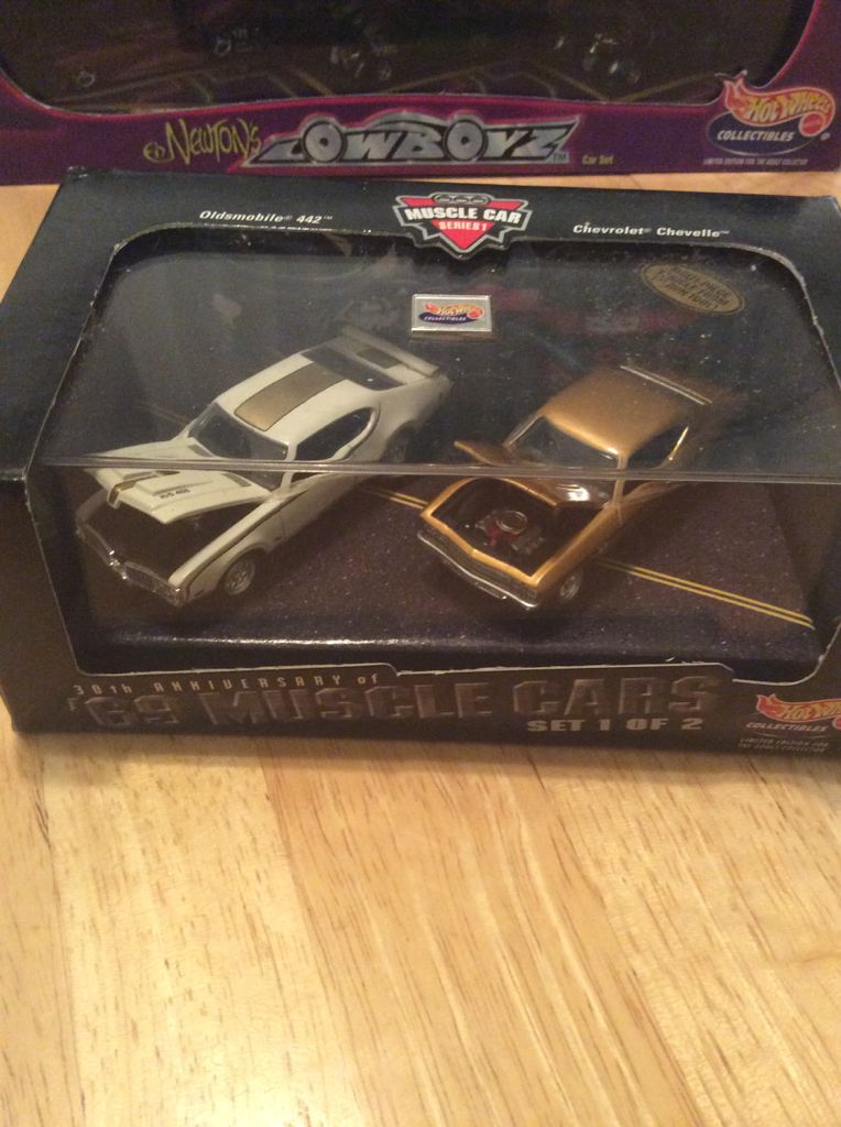 30th Anniversary Of ’69 Muscle Cars - 100% Hot Wheels toy car collectible - Main Image 1