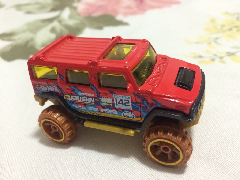 Hummer TM GM - 14 HW Stunts toy car collectible - Main Image 2