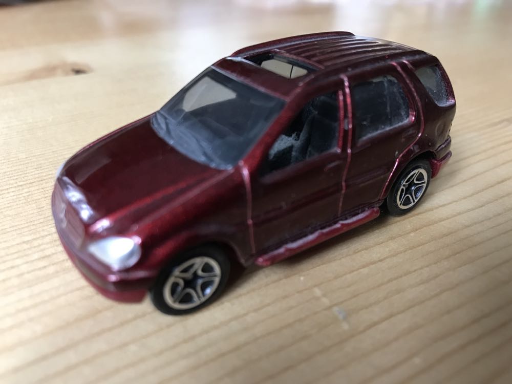 Mercedes Benz ML 430 - Matchbox 1-75 toy car collectible - Main Image 2