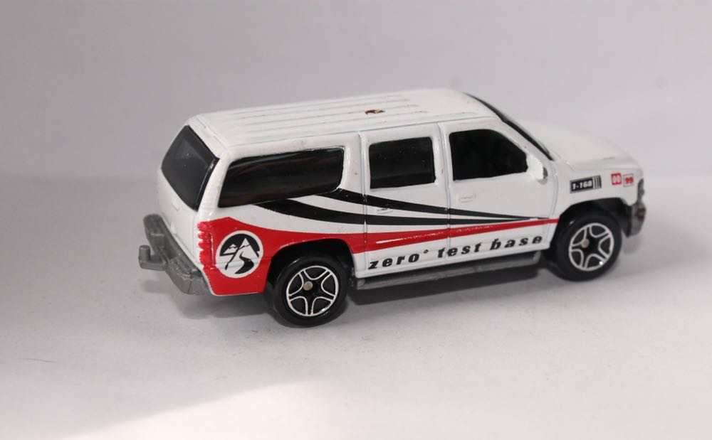 2000 Chevy Suburban - Snow Explorer toy car collectible - Main Image 3