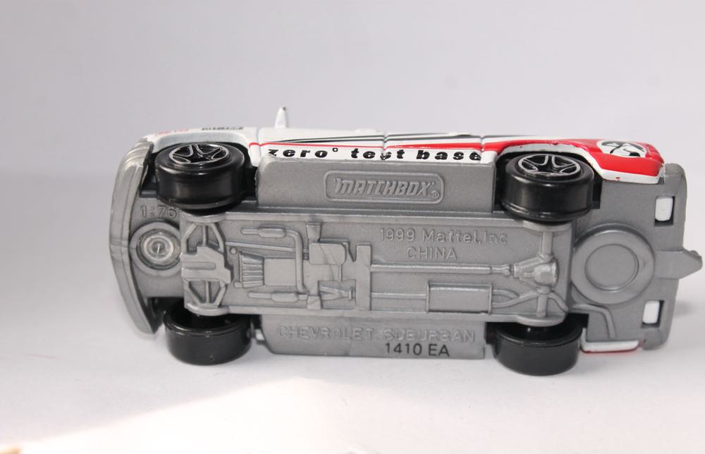 2000 Chevy Suburban - Snow Explorer toy car collectible - Main Image 4