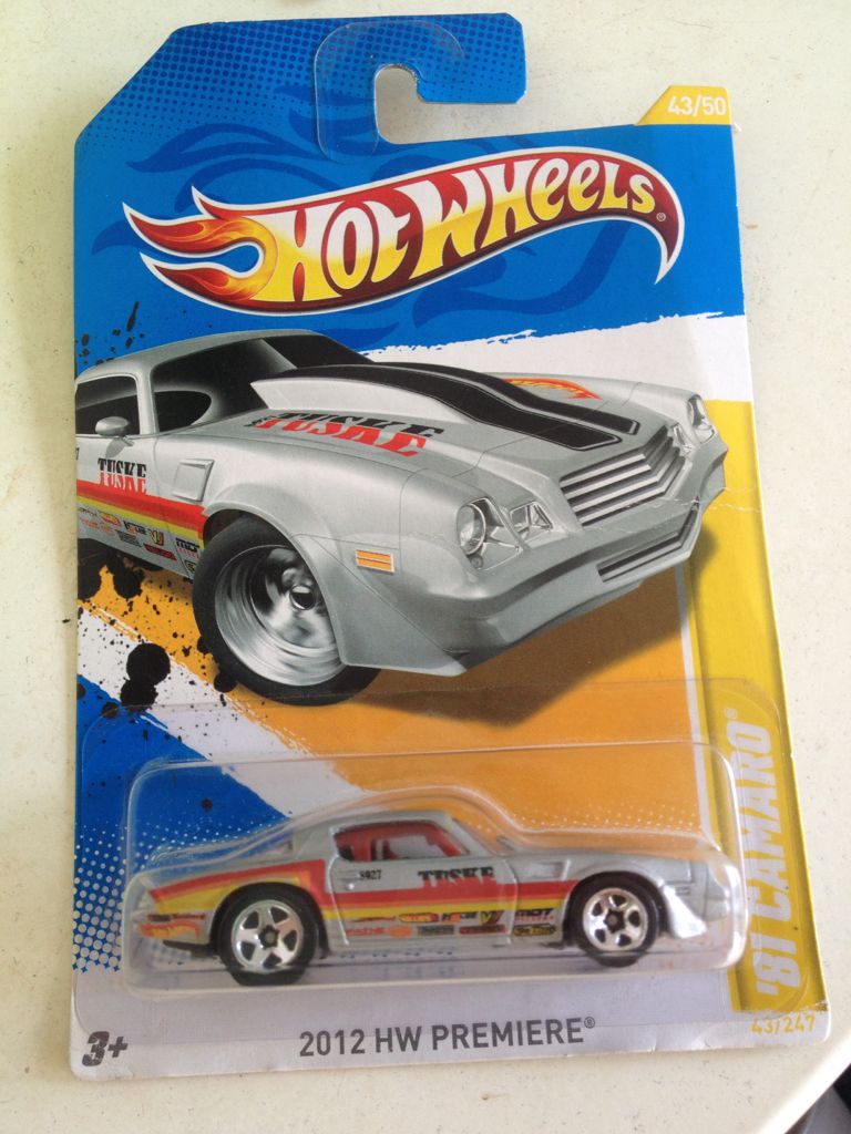 81 Camaro - 2012 HW Premiere toy car collectible - Main Image 1