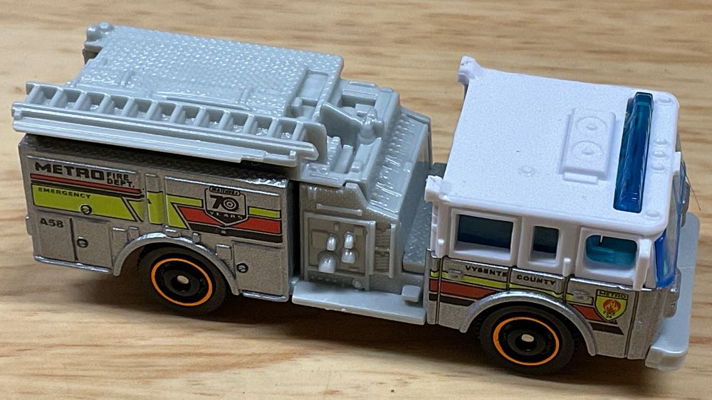Pierce Arrow XT Fire Engine - MBX - Pierce Arrow toy car collectible - Main Image 2