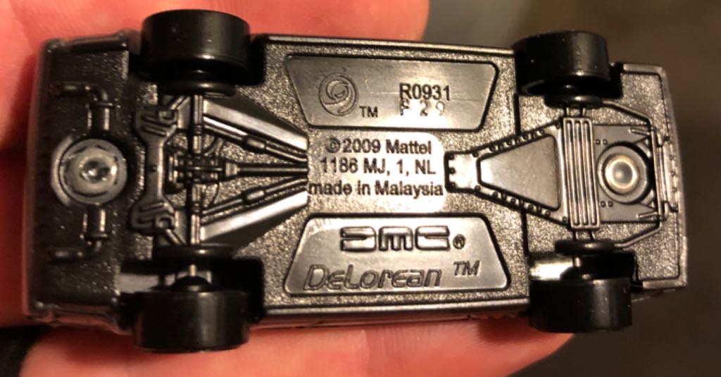 DMC Delorean - 2014 HW City Speed Team toy car collectible - Main Image 2