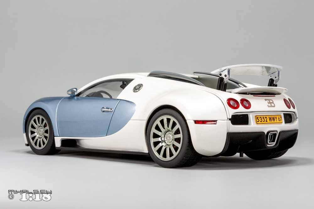 Bugatti Veyron Production Car - Signature toy car collectible - Main Image 4