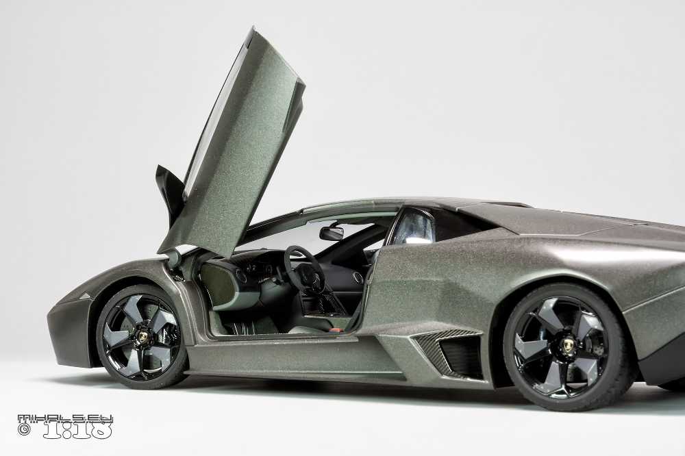 Lamborghini Reventón - Performance toy car collectible - Main Image 2
